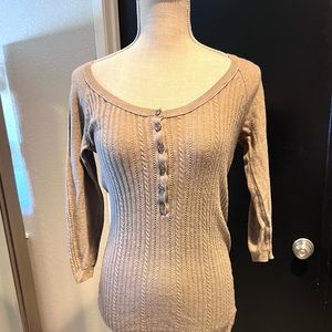 Classy casual top, with 3/4 length sleeves